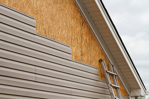 Professional Fiber Cement Siding technician working in Rembert, SC